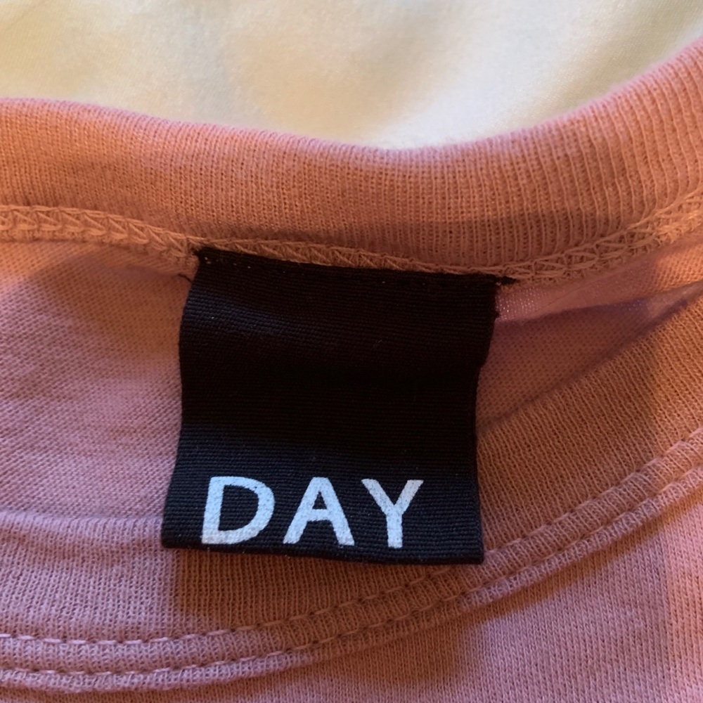 Day crop band tee size medium - Picture 3 of 4